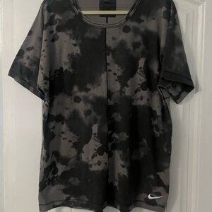 Nike Yoga Women’s Black and Gray Tie-Dye Tee